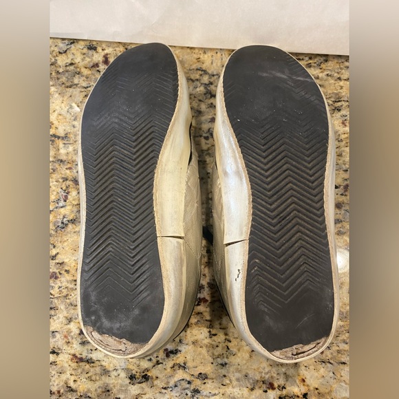 GOLDEN GOOSE SUPERSTAR Silver and Black Sneakers. Size 42. Influencer Favorite! - Picture 6 of 7